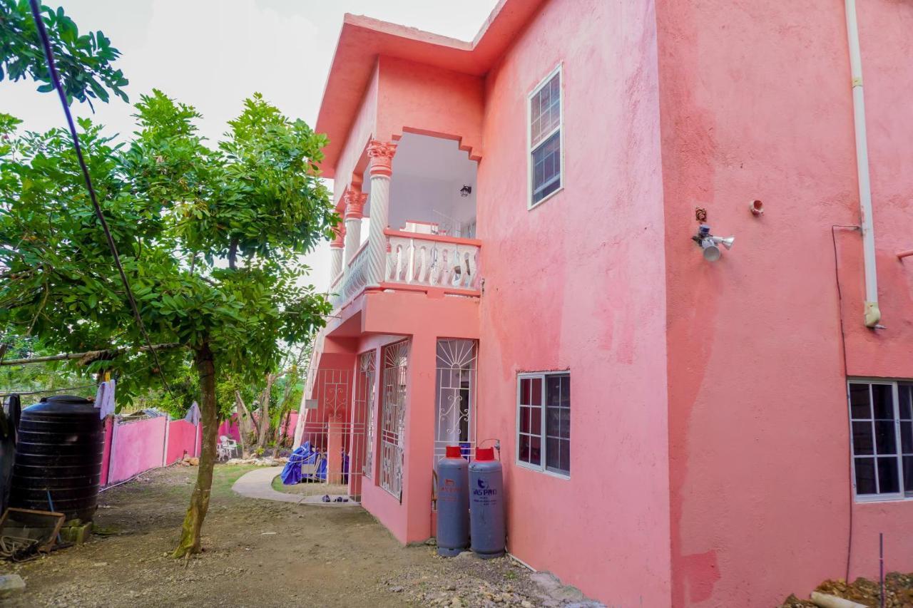 A Taste Of Jamaica Lavern'S Place Ocho Rios Exterior photo